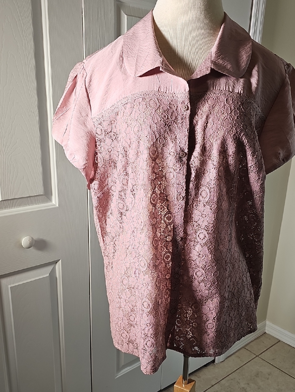 Pink Lace Front Button Short Sleeve Blouse. By Van Heusen. NWT. SIze XXL‎